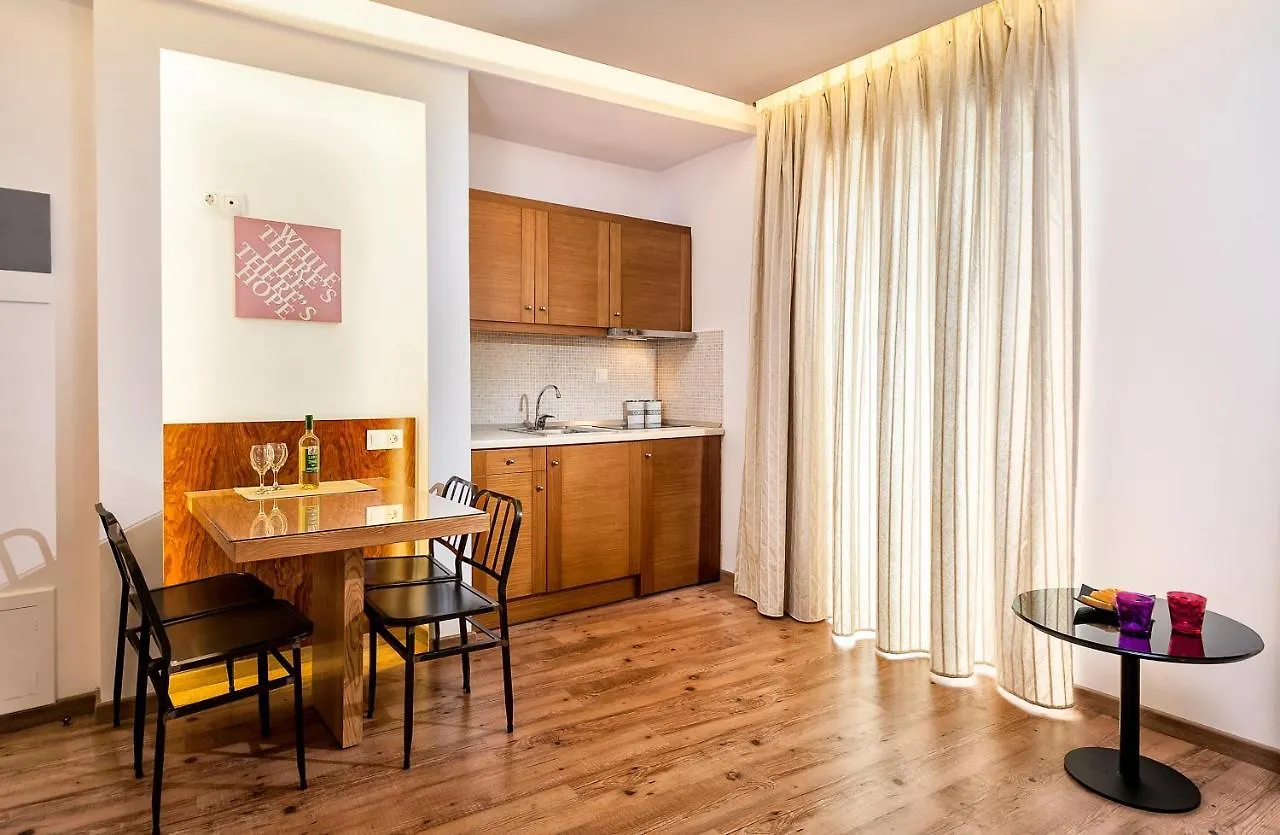 Elina Hotel Apartments Rétino Apartahotel